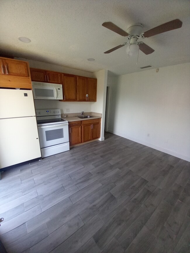 Building Photo - 18051 NW 40th Pl Unit 1