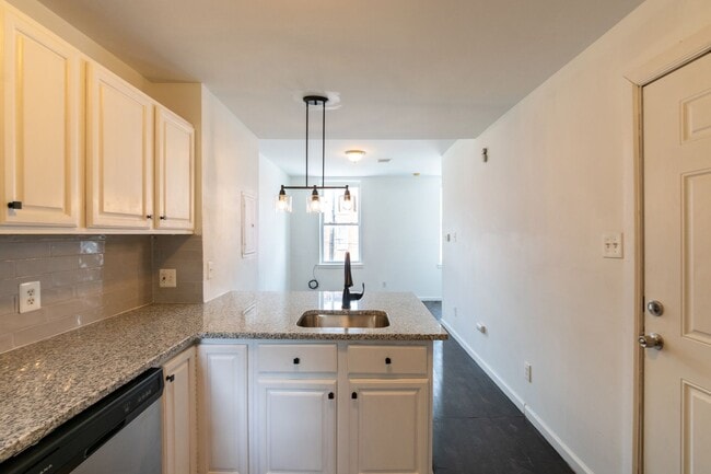 Photo - 305 N 41st St Unit 2