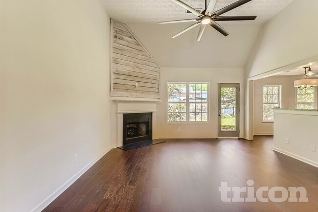 Photo - 2500 Huntington Dr