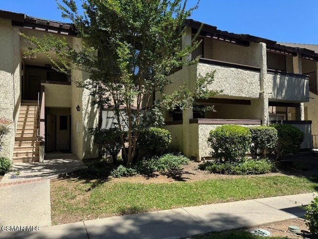 Building Photo - 1348 E Hillcrest Dr Rental
