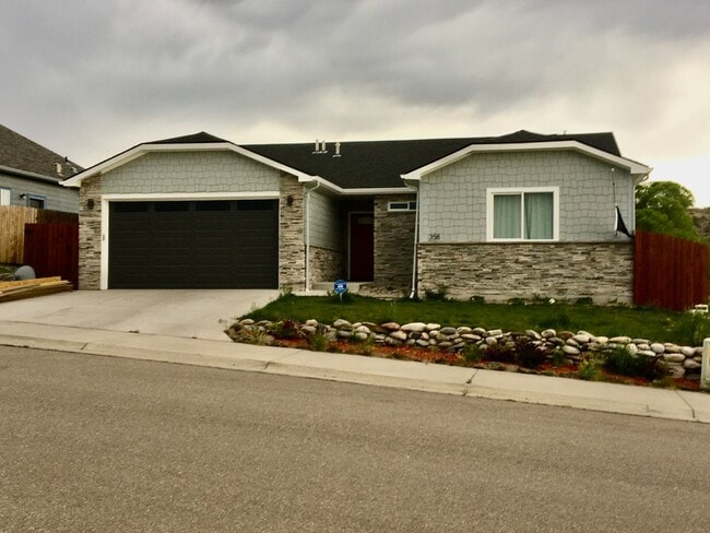 Building Photo - For Rent – 3 Bedroom Home in Silt