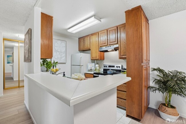 Photo - 101 Piccadilly Pl