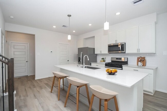 Building Photo - 4210 Laurel Oak Cir
