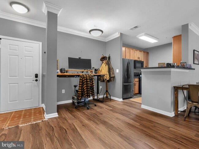 Photo - 4852 Eisenhower Ave Unit 136