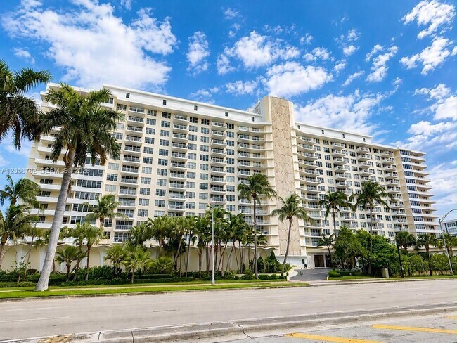 Building Photo - 5600 Collins Ave Unit 17U