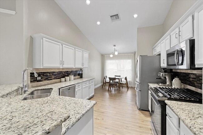 Photo - 6620 Colonial Lake Dr