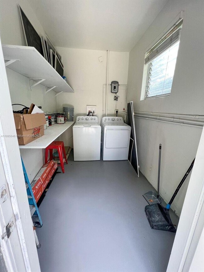 Photo - 411 NE 88th St