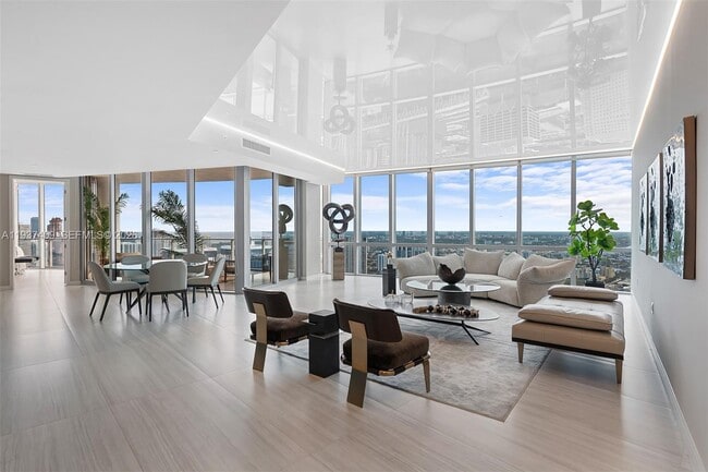 Building Photo - 851 NE 1st Ave Unit PH4912