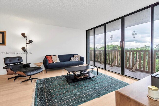 Photo - 780 NE 69th St Unidad 408