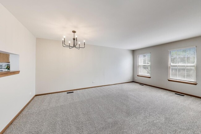 Photo - 985 Manchester Cir