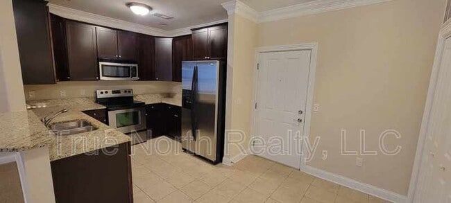 Photo - 960 Perry St