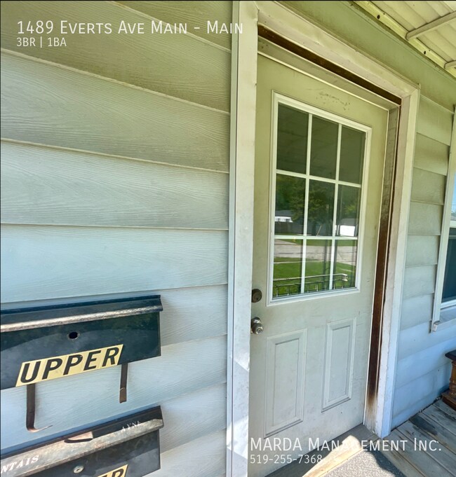 Photo - SPACIOUS 3BEDROOM/1BATH MAIN FLOOR UNIT + HYDRO & GAS Unit Main