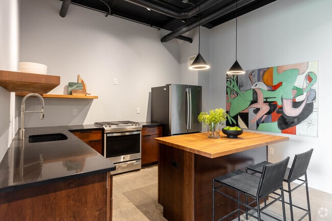 1BR, 1BA - 748SF - Dining