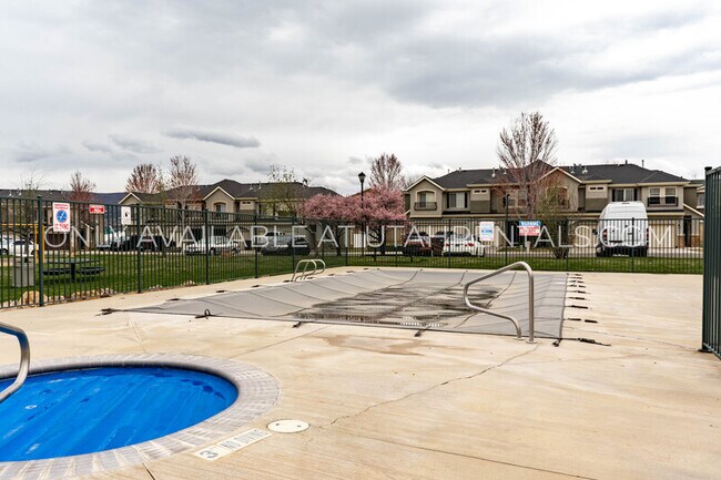 Photo - 211 Greenfield Cir