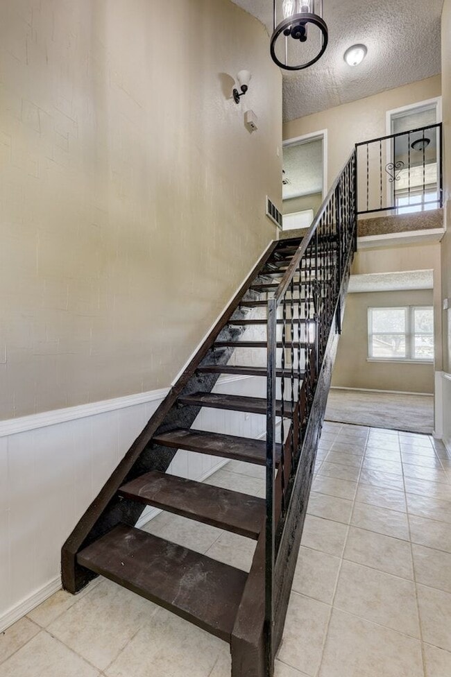 Photo - 5 bed 2 bath home in Moore,OK