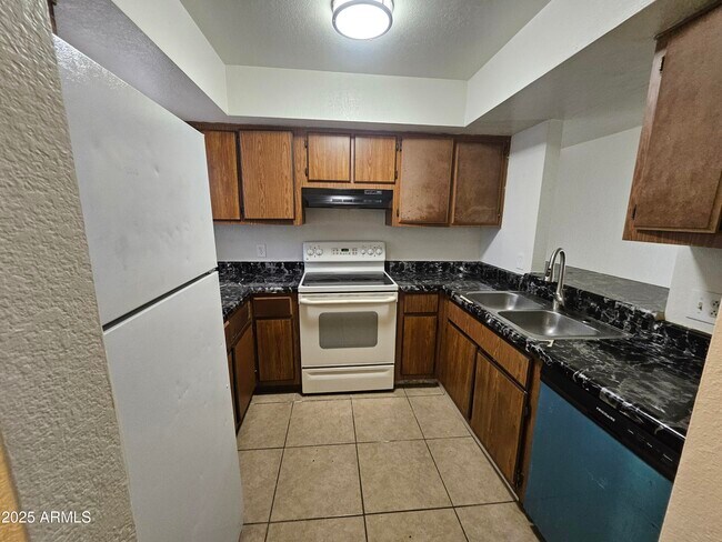 Photo - 2801 E Monte Cristo Ave Unidad 103