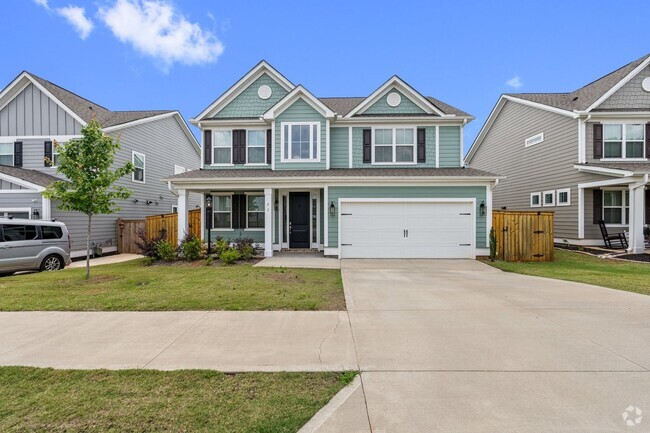 Building Photo - Gorgeous 4 BR, 3 BA Home With Easy Access ...