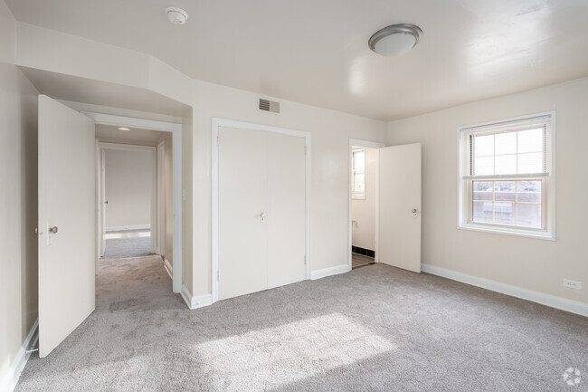 2BR, 1.5BA - 1,050SF