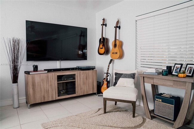 Building Photo - 7901 SW 64th Ave Unit 6