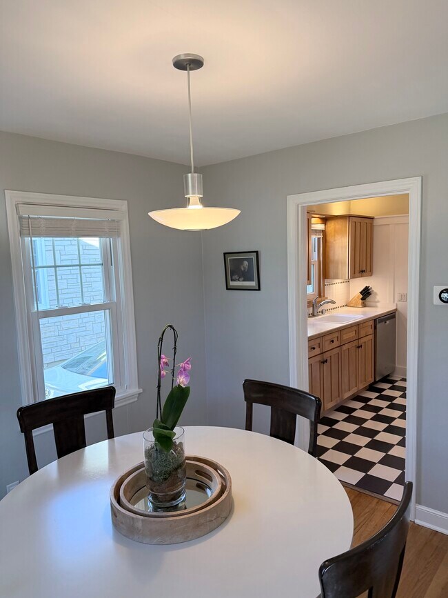 Photo - 821 Minakwa Dr