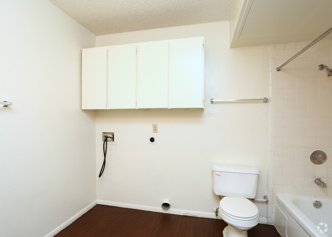 2BD,2BA - 1045 SF