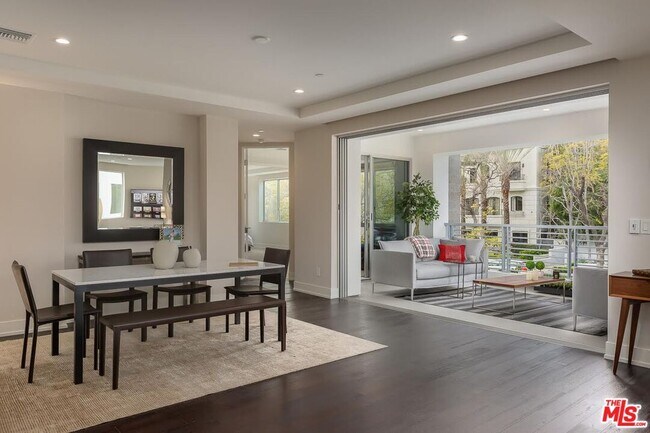 Photo - 450 N Palm Dr Unit 206
