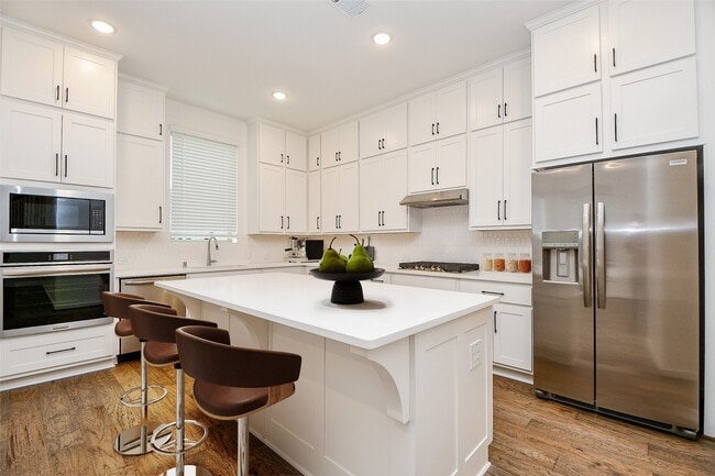 Photo - 6562 Scarlet Pond Ln