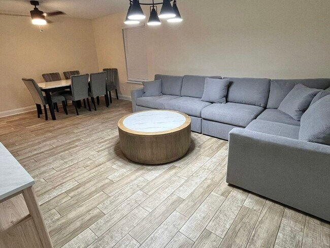 Photo - 10621 Oak Crest Dr