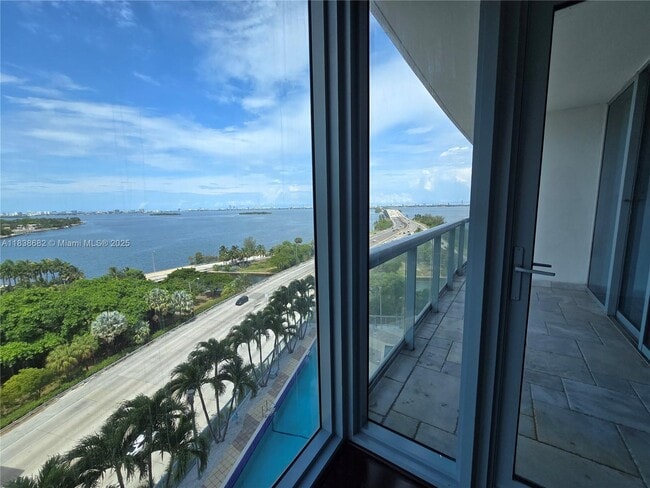 Photo - 601 NE 36th St Unidad 1008