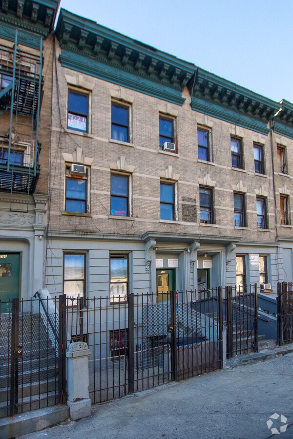 Photo - 560 W 183rd St