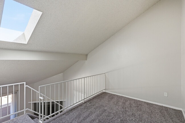 Disfrute de una vida de lujo con un espacio tipo loft luminoso y diáfano.