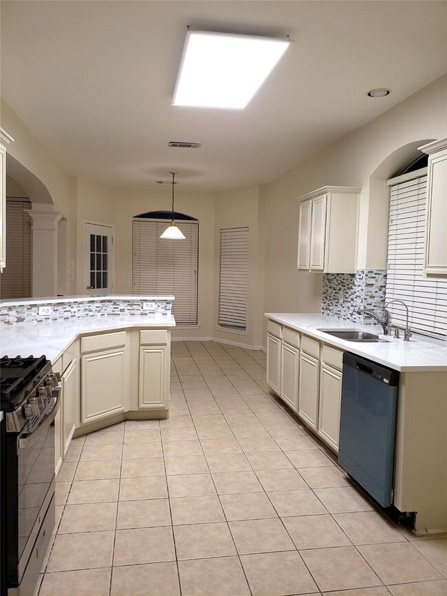 Photo - 17314 Winfield Square
