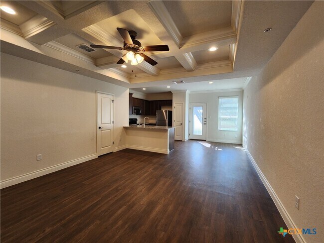 Photo - 348 Untermaier St