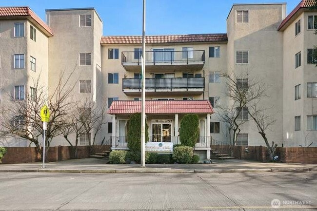 Building Photo - 9030 Seward Park Ave S Unit 411