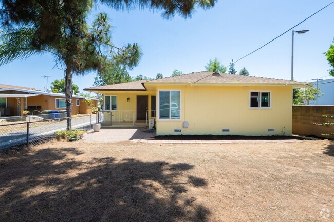 Building Photo - 3BR/2BA - Single Family Home in El Cajon!
