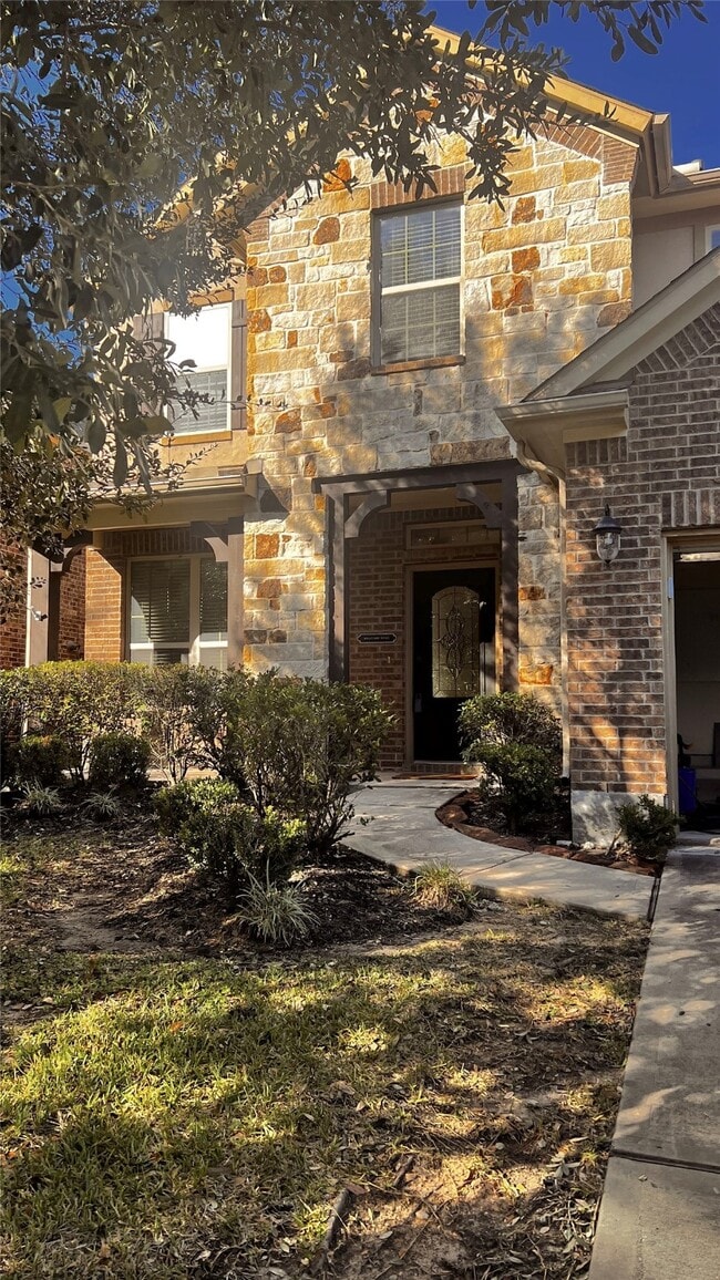 Building Photo - 208 Forest Peak Way