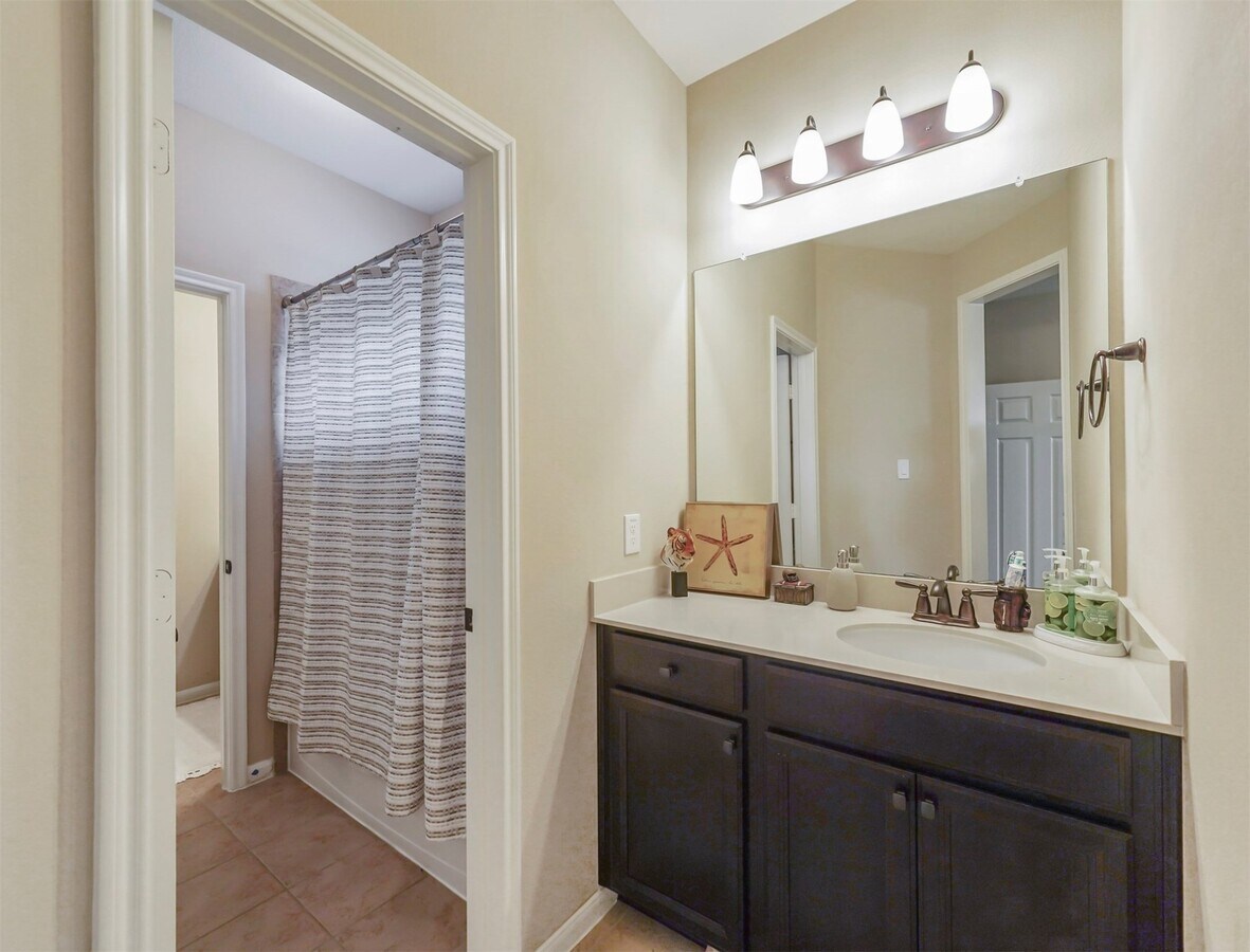 Photo - 4919 Blackwater Ln