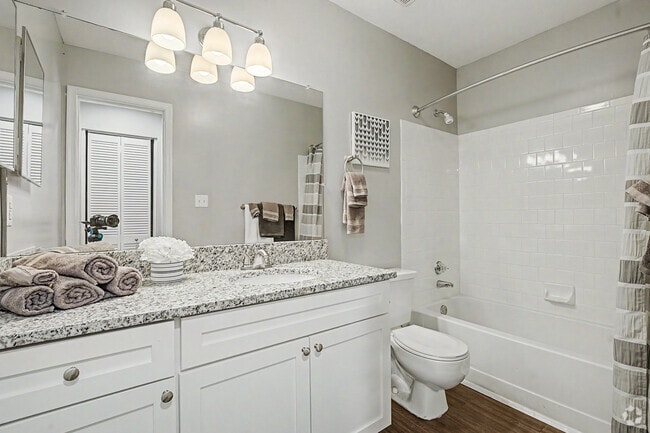 Buckingham 2BR, 2BA -1099SF - Second Bathroom