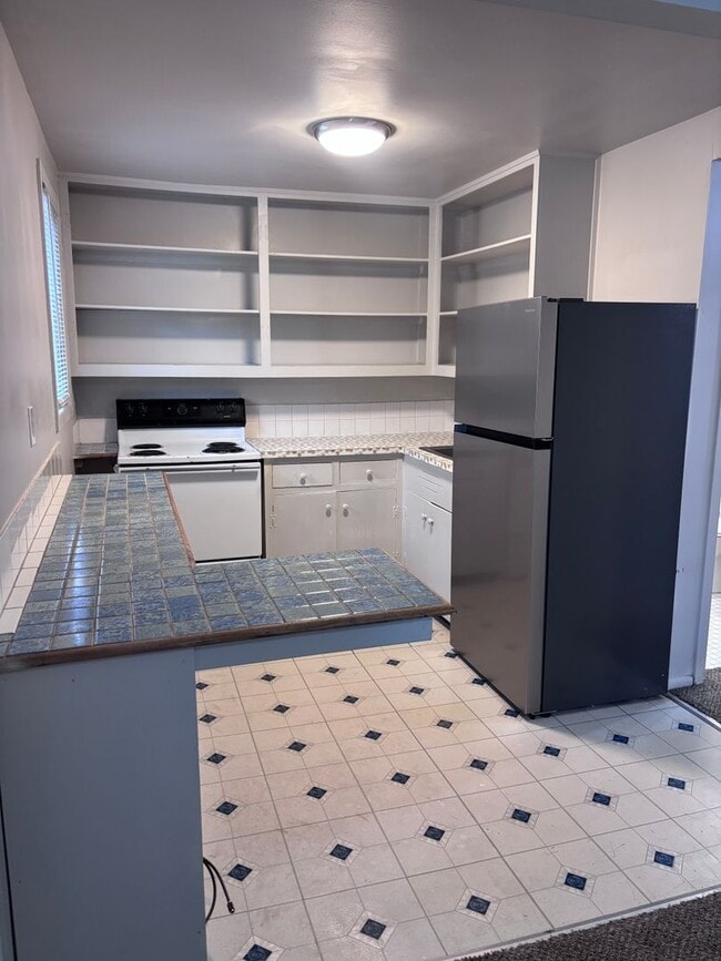 Building Photo - 3604 Oregon Dr Unit 03