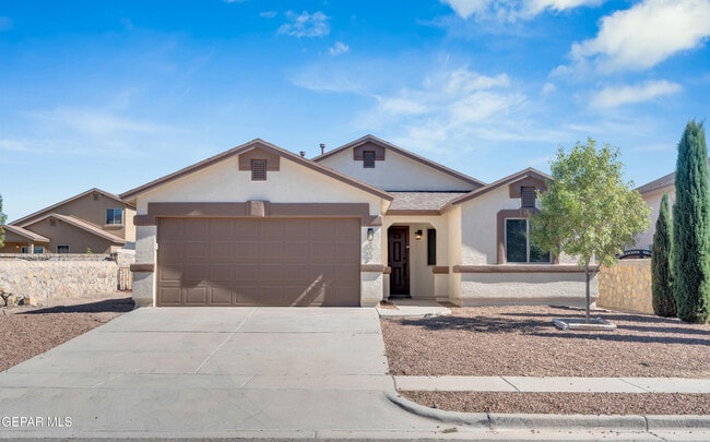 Photo - 803 Luisa St