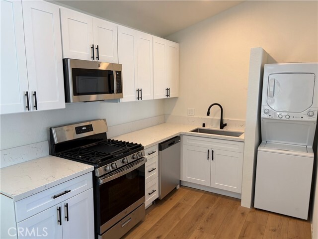 Photo - 758 W 20th St Unit D