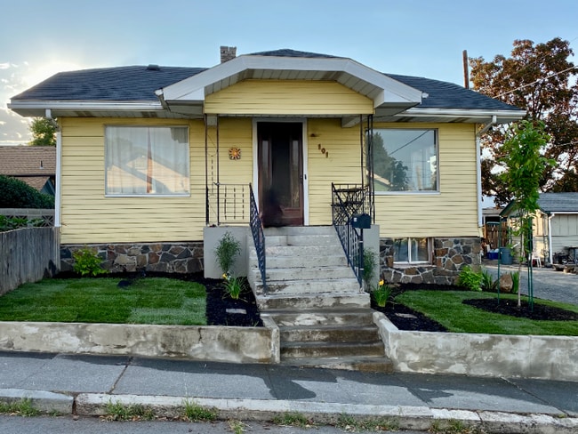 Building Photo - 1015 Laughlin St