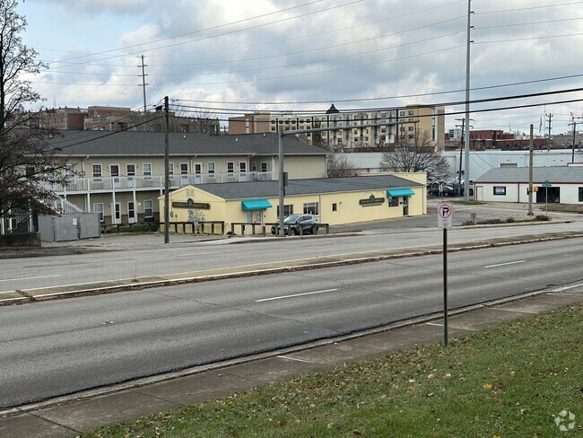 Building Photo - 301 S Rogers St Unit 305 S Rogers St. Rental