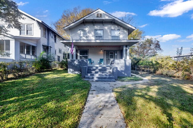 Photo - 2348 Court R