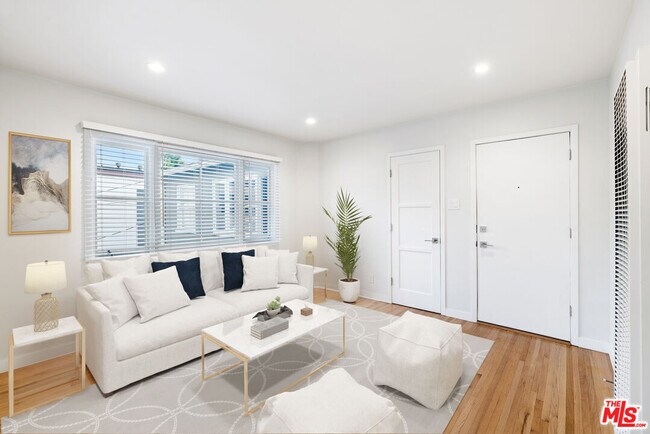 Photo - 551 1/2 Westmount Dr