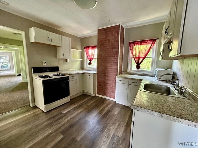 Photo - 499 West Ave