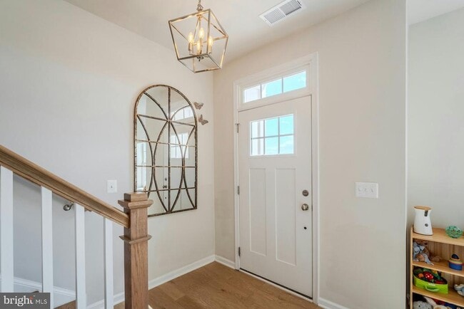 Photo - 813 Sawback Sq NE