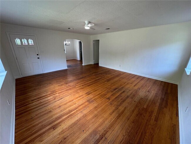 Photo - 713 Iris Ave