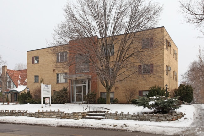 Building Photo - Glen Oaks Apartments