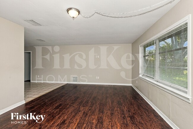 2437 Dover Ave